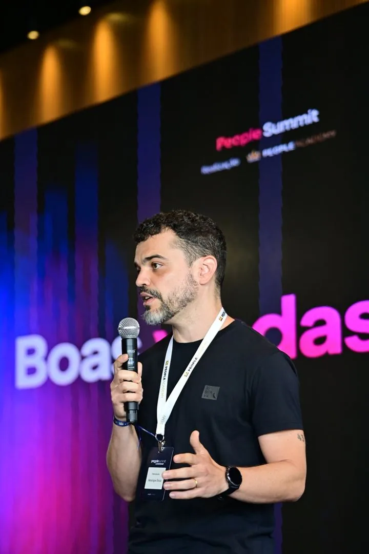 Henrique Diniz, fundador da Venda Simples, em palestra